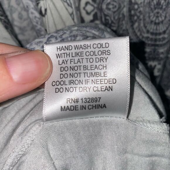 Rose & Olive Stretch Printed V-Neck Sleeveless Pullover Tank Top Gray Size Large - Picture 4 of 7